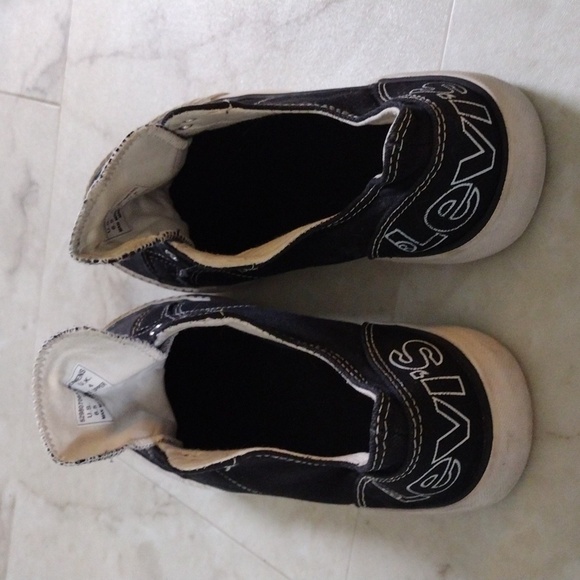 Levi's canvas sneakers. - Picture 4 of 8